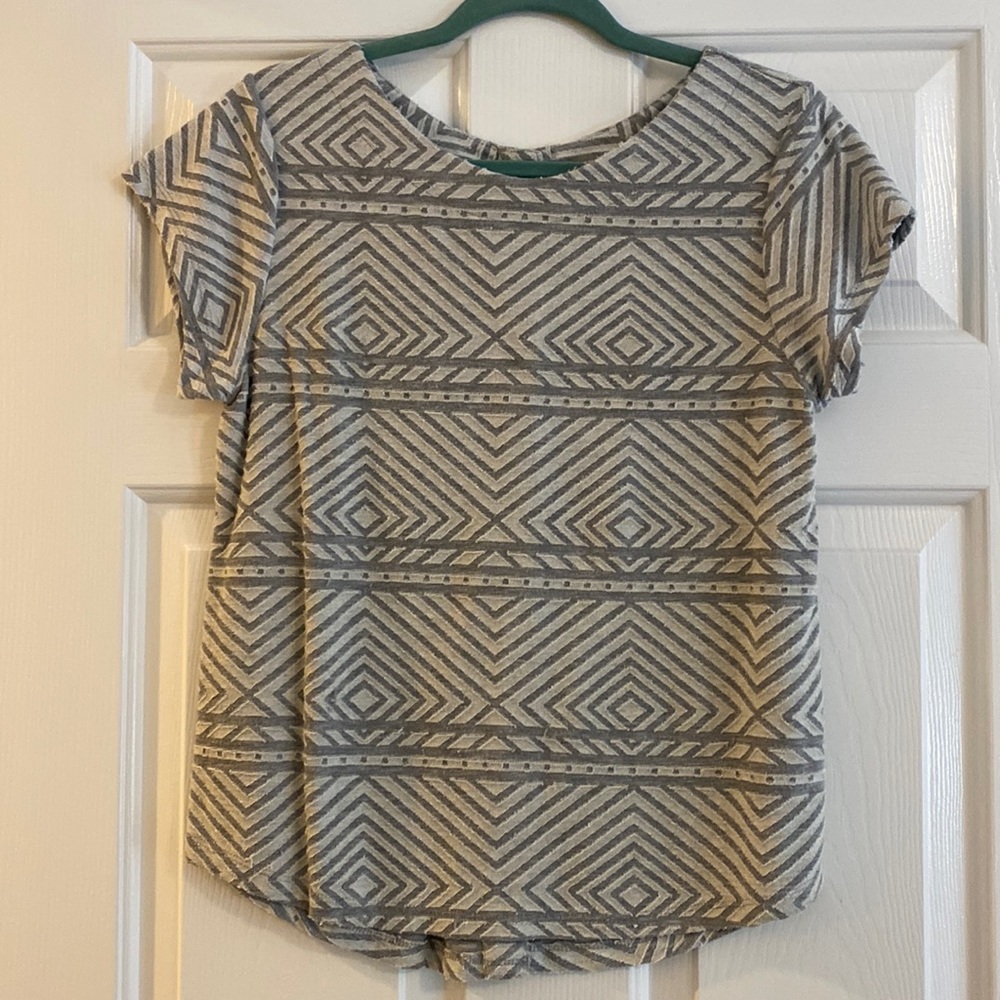 Lucky Brand gray/cream top. Size small.